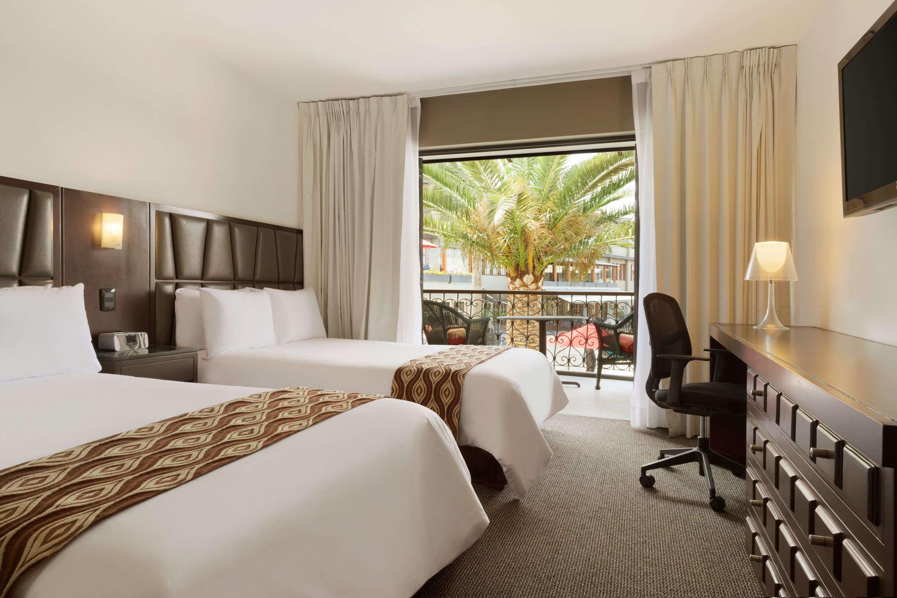 Wyndham Costa Del Sol Trujillo Hotel Huaman Exterior photo A guest room at the Hilton San Diego Bayfront